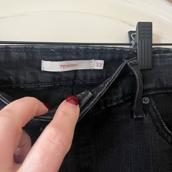 Levi’s Black 711 Skinny, Distressed Jeans Women’s Size 33 - Picture 8 of 16